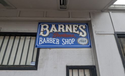 Madisonville residents discuss traffic calming, plans to honor 4th-generation Barnes Barber Shop